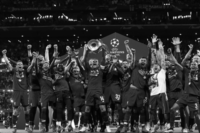 滕哈格：球员转会很正常，但最好别在一个转会窗放走四五人