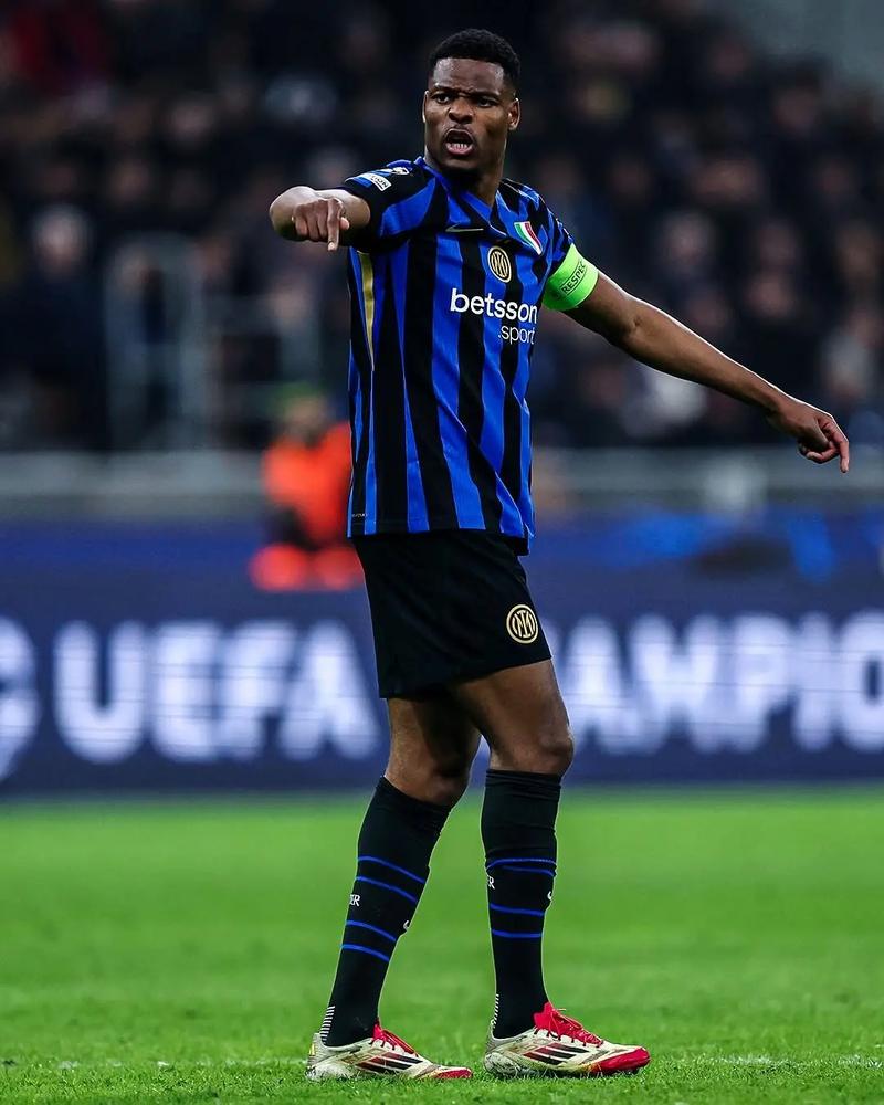 官方：德甲、德乙球场内的记分牌和屏幕将显示实际补时时间