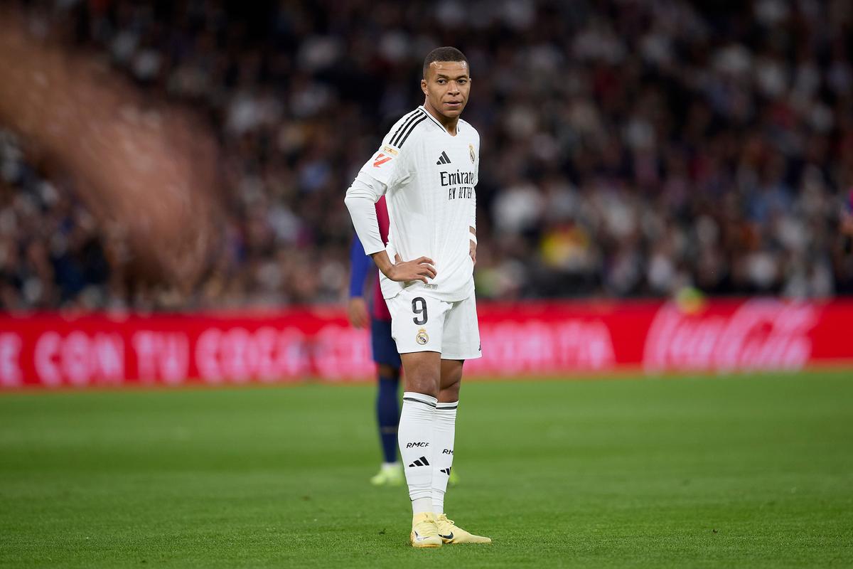 辽宁男篮在CBA杯赛中遭江苏逆转，杨鸣指出防守和心态问题，赛后将迎战NBL合肥狂风。