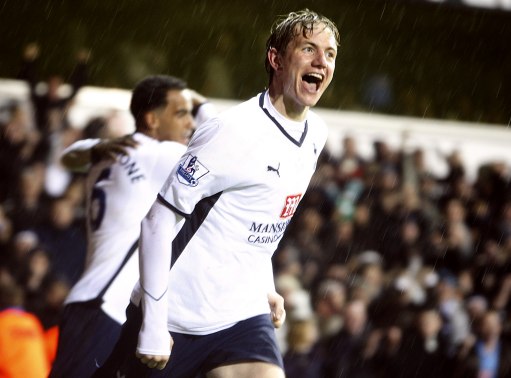 东西部得分王各砍10分，詹姆斯贡献劈扣，两队首节战平