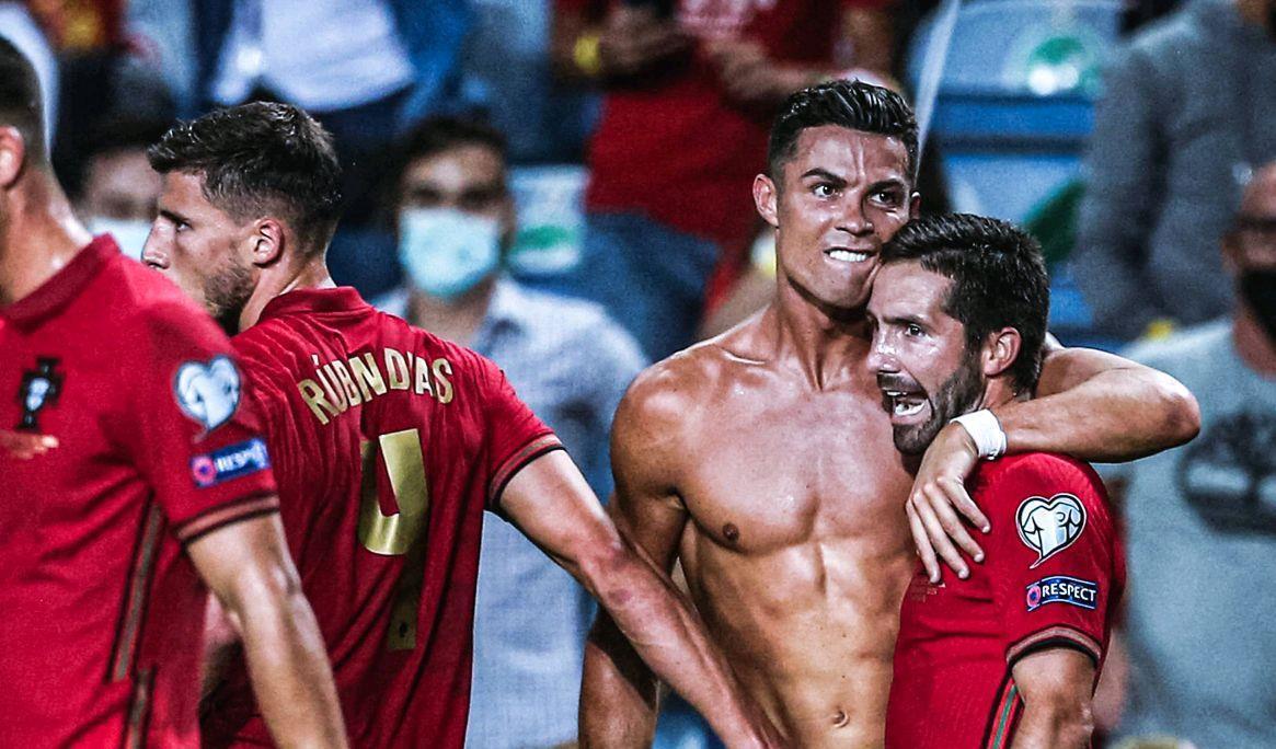 杰基·罗宾逊的成功极大地推动了 NBA 和 NFL 等职业体育联赛的去种族化