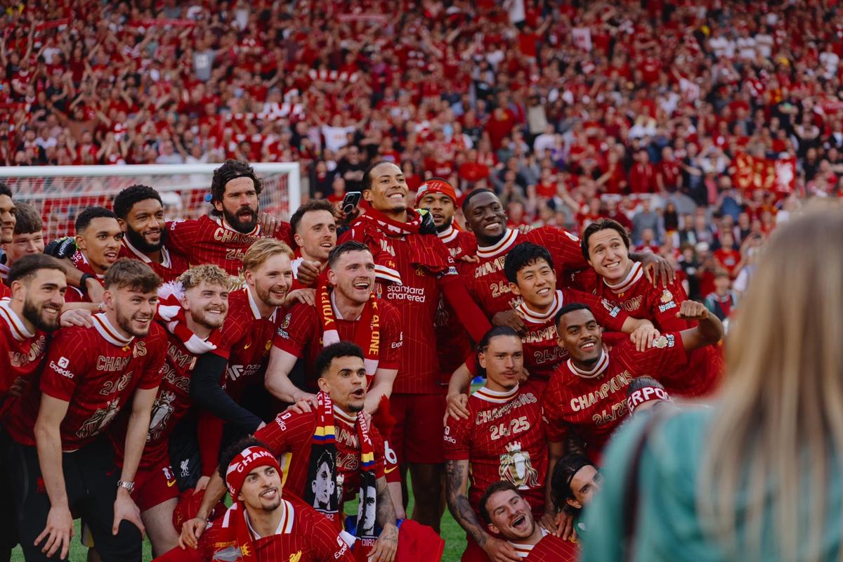 足球报：浙江队花4亿是谣言；韦世豪、李磊先后来做康复（足球报：浙江队花4亿属谣传，韦世豪、李磊相继进行康复）