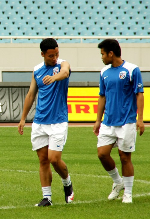 非洲杯半场：阿贾伊头槌破僵，尼日利亚暂1-0坦桑尼亚（非洲杯半场战报：阿贾伊头球破门，尼日利亚暂以1-0领先坦桑尼亚）