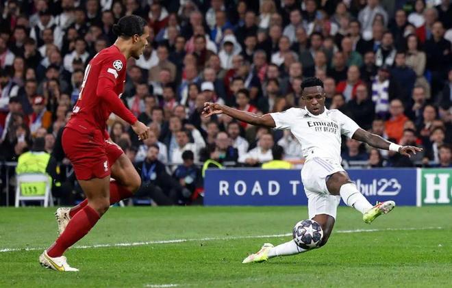 拜仁德甲时代第二次取得15连胜，上一次是在弗里克执教时期（拜仁在德甲再度豪取15连胜，上一次纪录诞生于弗里克执教期）