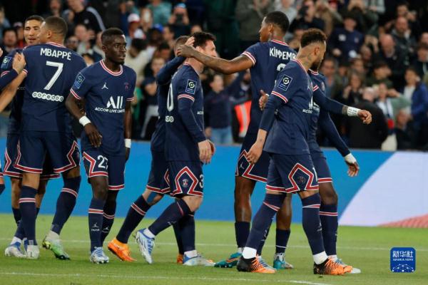 每体：巴萨不会为合同只剩半年的中卫付转会费，想来只能免签（每体：巴萨无意为合同剩半年的中卫支付转会费，若想加盟只能自由身）