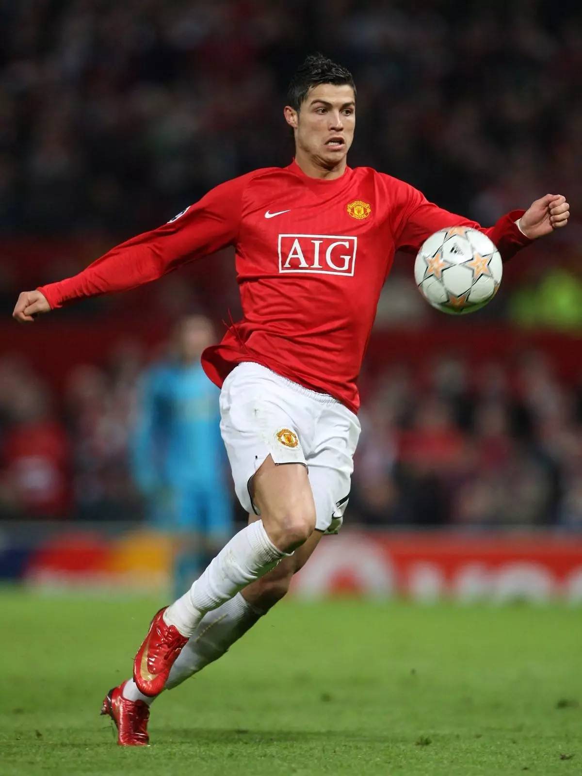 国足备战世界杯又晚了，邵佳一主打年轻牌，30岁老将淡出新国家队