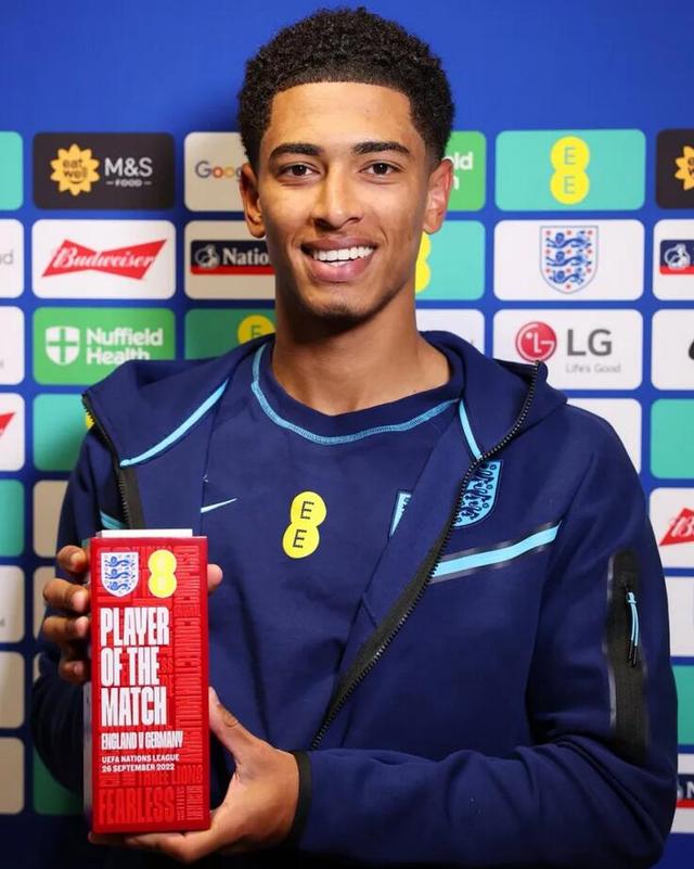 官方：因威胁并辱骂裁判，塞维利亚后卫马尔康-特谢拉停赛6场（官方通报：塞维利亚后卫马尔康-特谢拉因威胁辱骂裁判被禁赛6场）