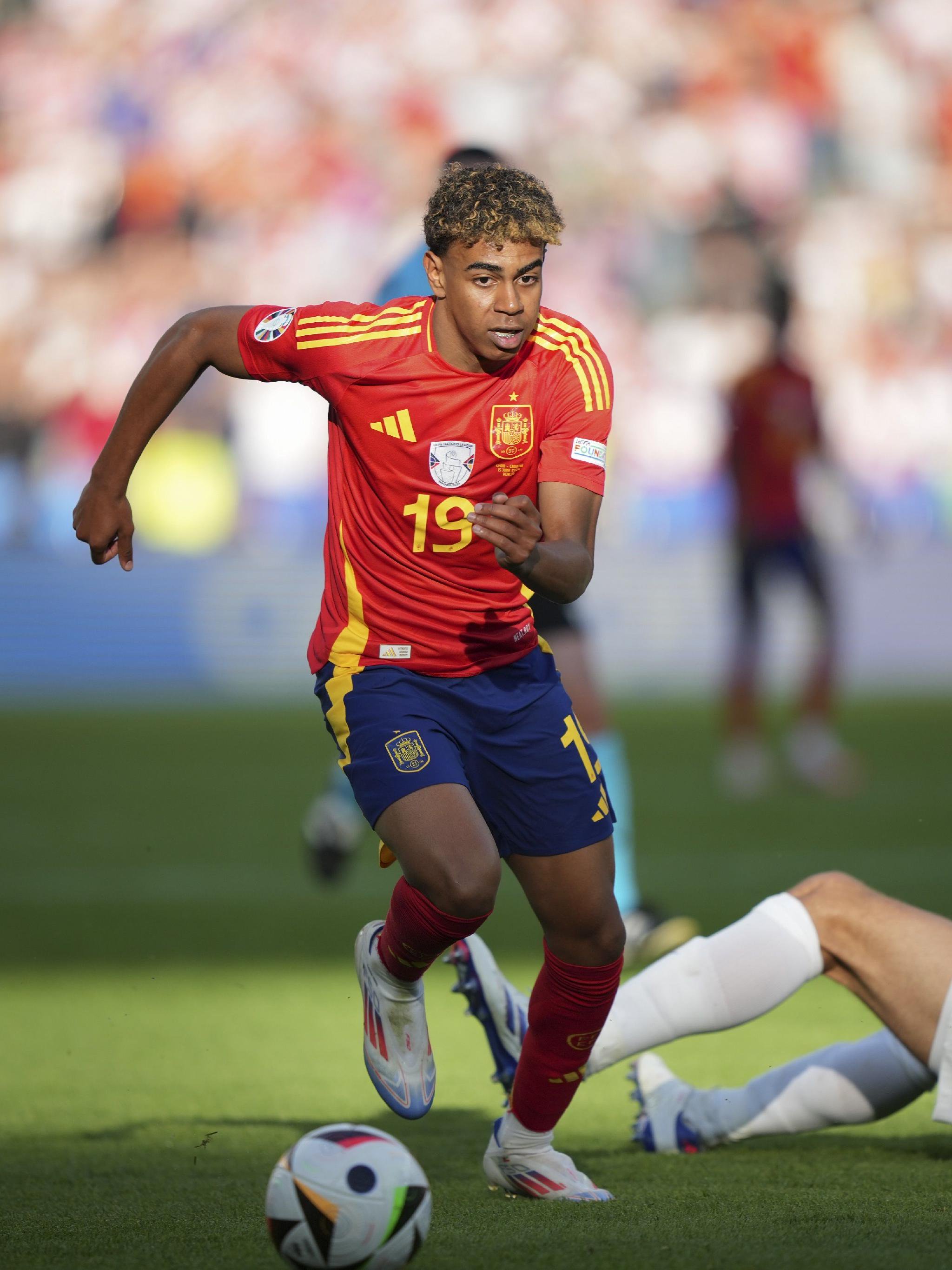 字母哥伤退，雄鹿完成18分大逆转，打赢东部第一活塞